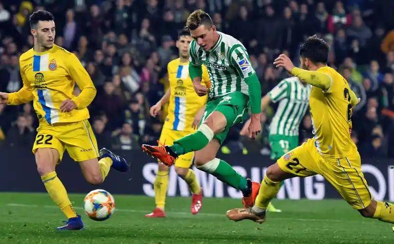 今夜欧冠焦点战；那不勒斯队长鼓劲；赛场秩序良好；身体对抗强度拉满的简单介绍