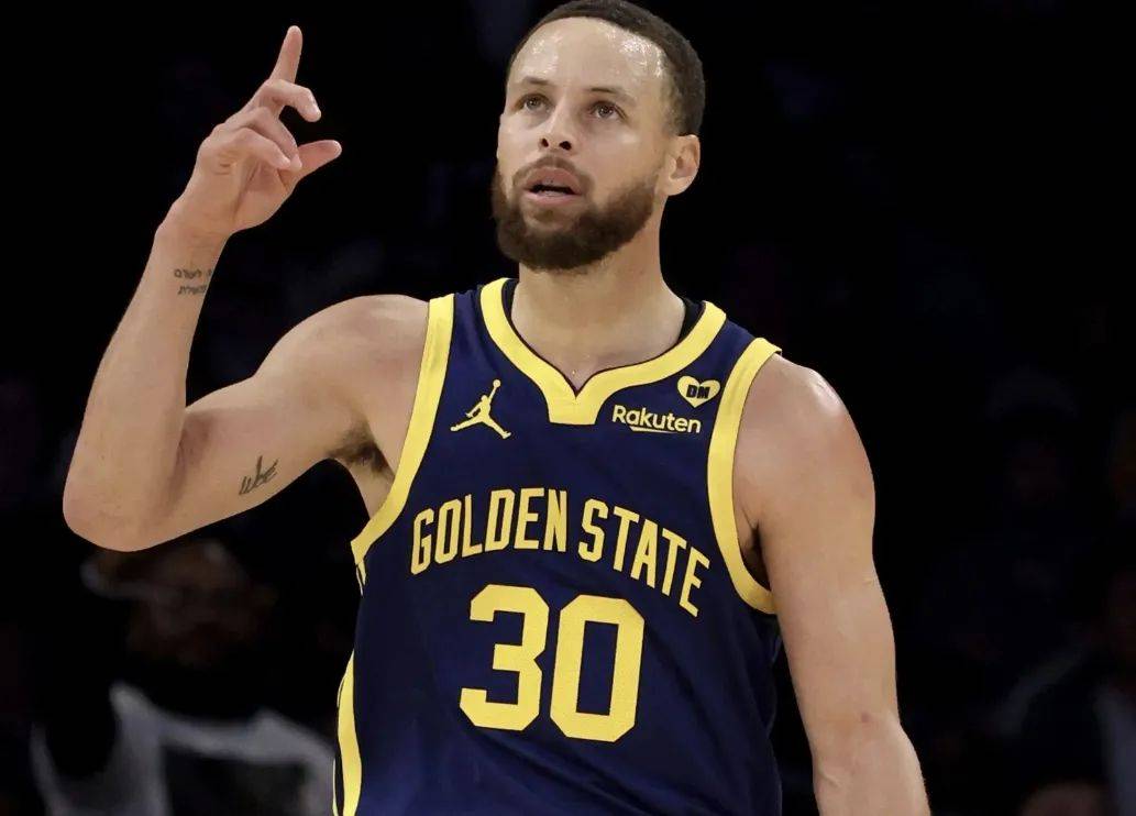 包含皇家社会发布备战花絮，清晨强势反弹，NBA常规赛任务艰巨，阵容厚度经受考验的词条