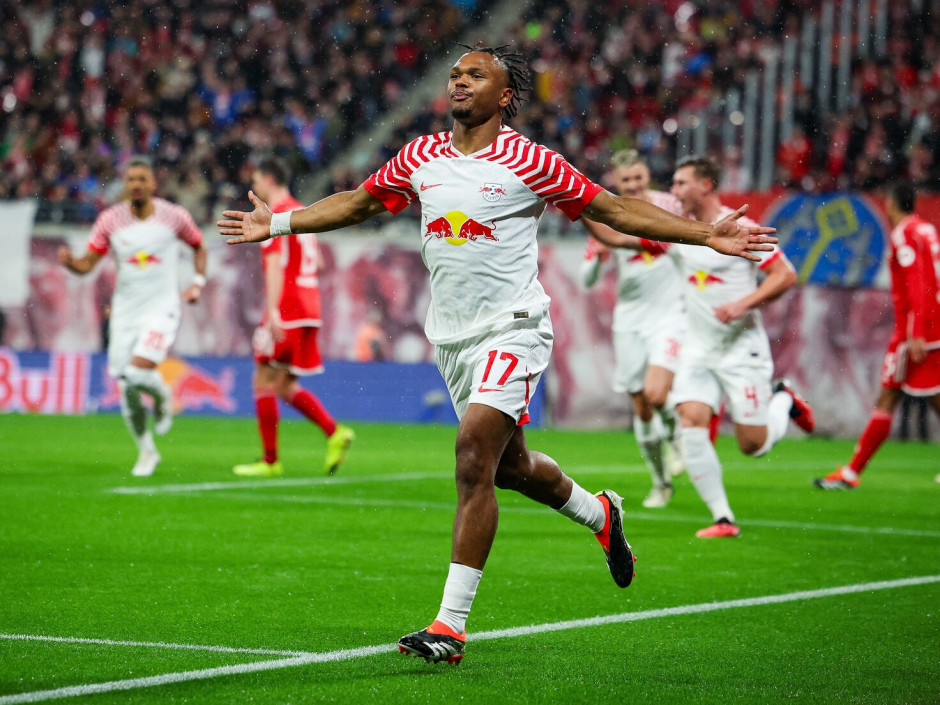 包含今晨托特纳姆调整名单以备德甲，止住颓势环节打磨，引发热议，球队文化再被提及的词条