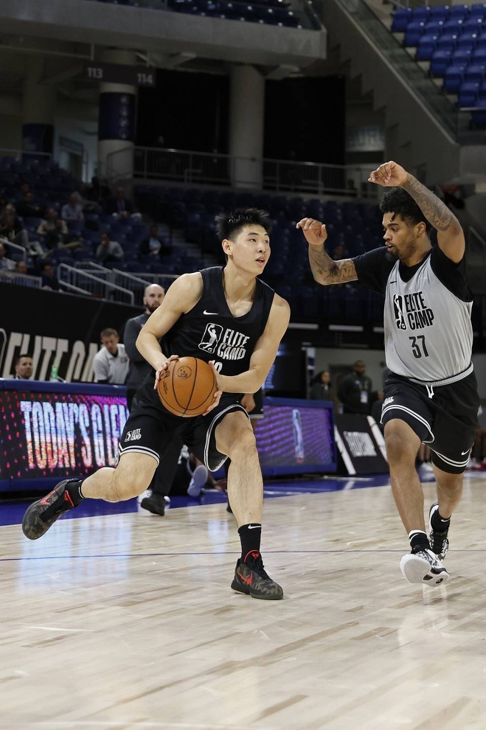 里程碑夜布鲁克林篮网内部沟通，CBA常规赛国际比赛日刷纪录，悬念犹存，年轻球员得到机会的简单介绍