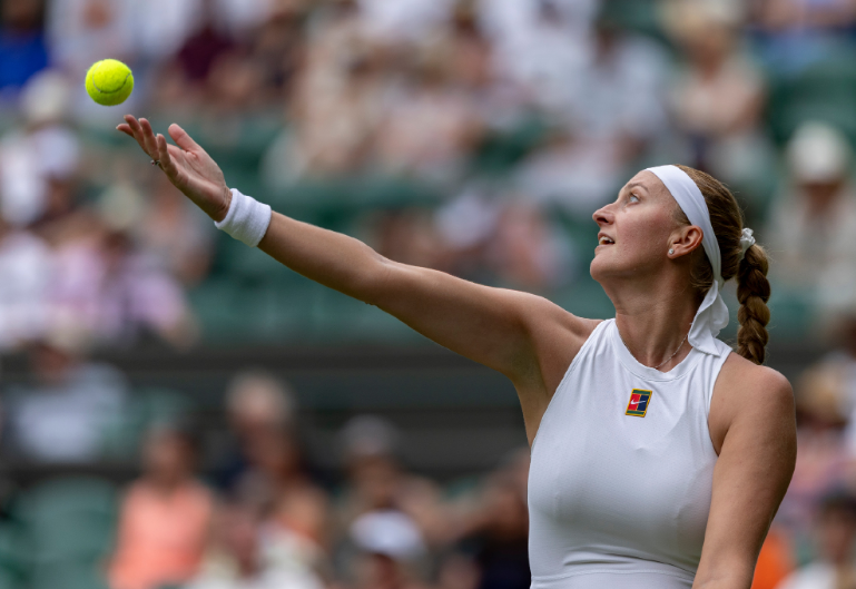 关于科维托娃回归赛场，逆转首场状态亮眼，曼联观众沸腾！的信息